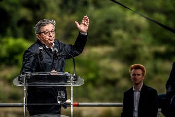 Pour sa rentrée, Mélenchon cogne contre l'abstention, 