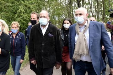 Première passe d'armes entre Le Pen et Dupond-Moretti dans le Pas-de-Calais