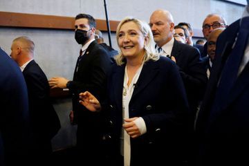 Présidentielle : Marine Le Pen ne veut débattre qu'avec Emmanuel Macron