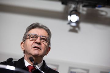 Présidentielle : Mélenchon plaide pour un parrainage par 150.000 signatures de citoyens