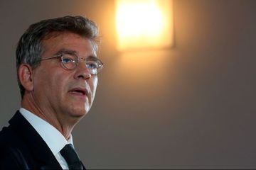 Présidentielle : Montebourg juge Mélenchon trop 