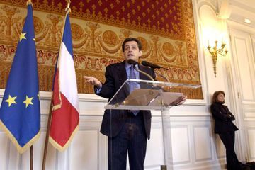 Questions sur un emploi d'assistante parlementaire pour l'ex-épouse de Nicolas Sarkozy