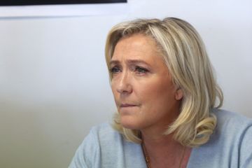 Rapport sur les soupçons d'emplois fictifs au RN : Marine Le Pen réagit