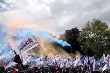 Rassemblement de policiers: Mélenchon dénonce une manifestation à caractère 