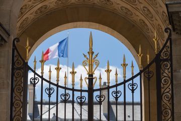Remettre les hauts fonctionnaires au pas