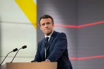 Retraite à 65 ans : Emmanuel Macron veut des critères individuels et promet de concerter