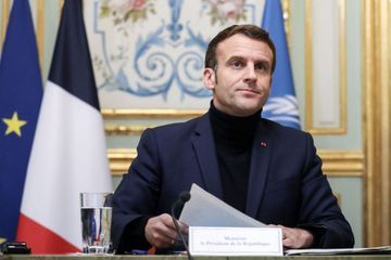 Rouvrir les discothèques "serait de la folie", déclare Macron
