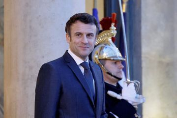 RSA conditionné: «je ne suis pas pour l'esclavagisme», lance Emmanuel Macron