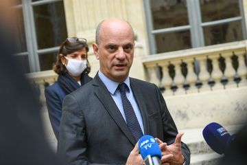 Samuel Paty menacé d'une sanction ou de remontrance? Blanquer dément