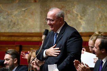 Sarko se lève pour Momo