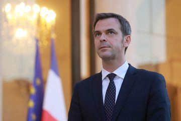 Son 40e anniversaire confiné, sa jeunesse, son engagement : portrait intime d'Olivier Véran