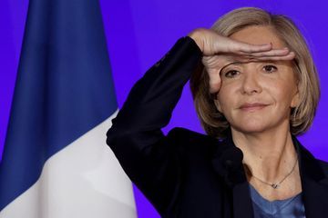 Sondage de la présidentielle : le duel Macron-Le Pen s'enracine, le chemin de croix de Pécresse