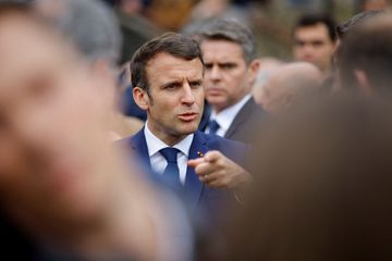 Ukraine : Emmanuel Macron dénonce l'attaque «abominable» contre des civils à Kramatorsk