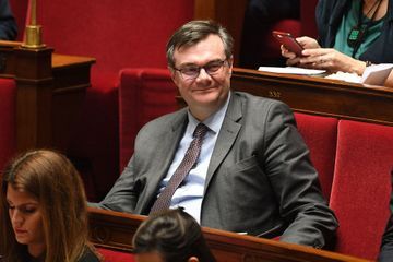 Un député LREM fait un salut nazi pour dénoncer le geste d'un «facho» à l'Assemblée nationale