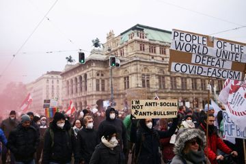 10 millions de doses de rappel en France, manifestations en Autriche... le point sur le coronavirus