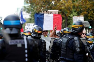 Toujours des manifestants anti-passe en France, plus de 600000 morts au Brésil... le point sur le coronavirus
