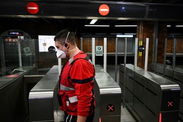 Coronavirus : des masques pour le personnel de la SNCF qui se rend en Italie du Nord