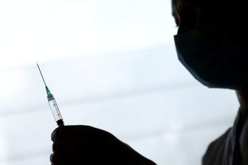 Un tiers des Français en confinement, retour du vaccin AstraZeneca... Le point sur le coronavirus