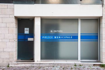 Coronavirus: un commissariat parisien bloqué après un malaise d'une Chinoise