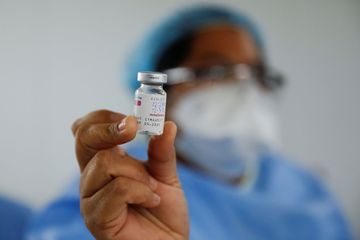 Covid-19 : AstraZeneca annonce de nouvelles réductions de livraisons à l'UE