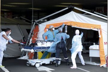 Covid-19 en Martinique : corps-à-corps contre la mort