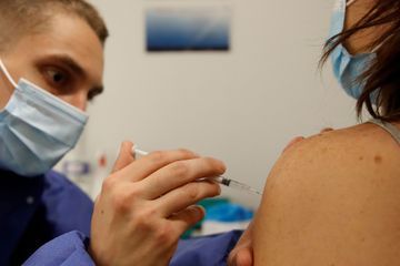 Covid-19 : l'Académie de médecine préconise de rendre le vaccin obligatoire
