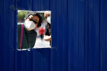 Covid-19 : la baisse des contaminations se confirme en France, Pékin redoute un confinement