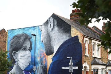 Covid-19 : les dîners entre amis et familles à Londres interdits