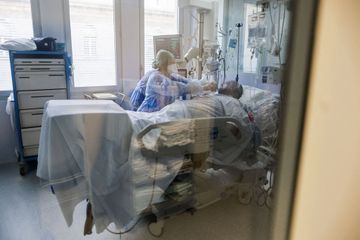 Covid-19: les hospitalisations augmentent, surtout pour les plus âgés