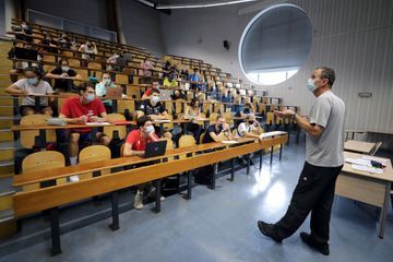 Covid-19 : Limitez vos contacts sinon.... l'avertissement du Conseil scientifique