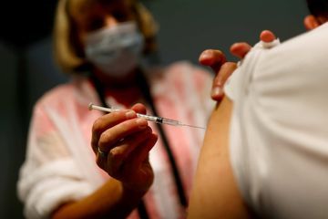 Deux tiers des soignants suspendus sont maintenant vaccinés, selon Véran