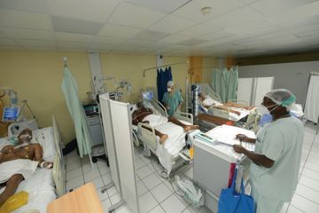 Guadeloupe, les hôpitaux en état de siège