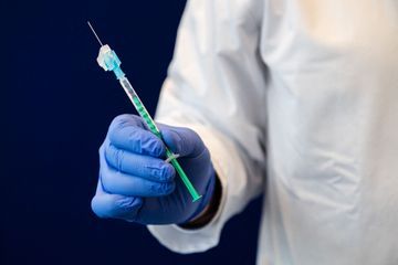 La France, l'Allemagne et l'Italie suspendent le vaccin AstraZeneca