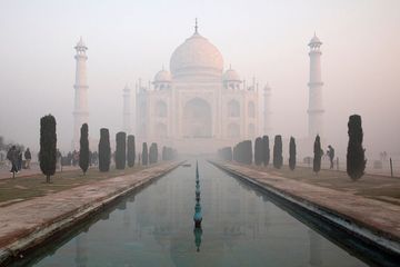 La décrue plus rapide que prévue en France, la réouverture du Taj Mahal... le point sur le coronavirus