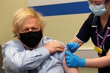 La moitié des adultes a reçu une dose de vaccin contre le Covid-19 au Royaume-Uni