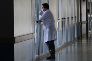 Plus de 300.000 morts dans le monde, premier week-end déconfiné en France... le point sur le coronavirus