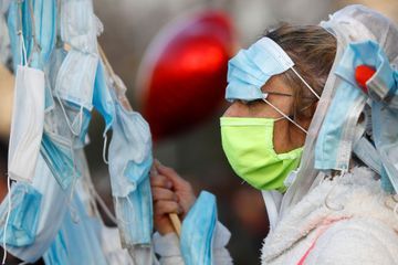 Plus de 40000 morts en France, manifestations des anti-masques en Europe... le point sur le coronavirus