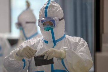 Près de 160.000 morts dans le monde, un laboratoire chinois se défend... le point sur le coronavirus
