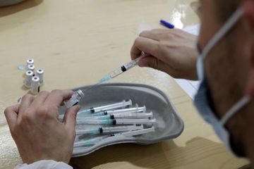 La France étend la vaccination, Pfizer moins efficace contre le variant sud-africain...le point sur le covid-19