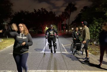 Il parcourt un marathon grâce à un exosquelette