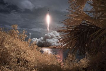 Les images historiques du premier voyage habité de SpaceX