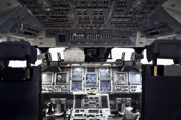 SPACE SHUTTLE TRAINING COCKPIT