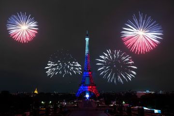 Revivez en images le sublime feu d'artifice de la Tour Eiffel à Paris