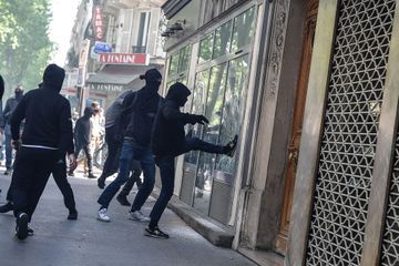 1er-Mai à Paris : heurts entre policiers et manifestants