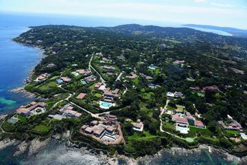 A Saint-Tropez, le labo très secret de la jet-set