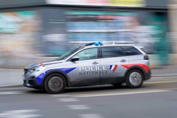 Bordeaux: un véhicule fonce sur des policiers qui ripostent, un homme blessé par balle