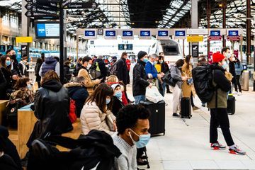 Confinement régional: les gares prises d'assaut pour fuir Paris