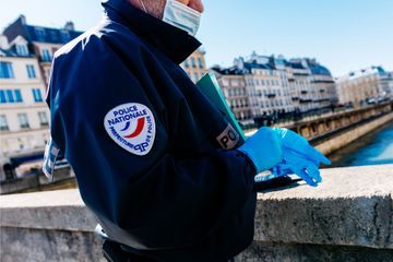 Coronavirus : faute de masques, les syndicats de police menacent de suspendre les contrôles