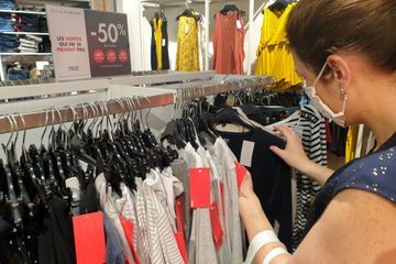 Coup d'envoi des soldes d'été dans un contexte inédit