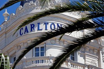 Covid-19 : Le Carlton de Cannes ferme ses portes, symbole de l'effondrement de l'activité
